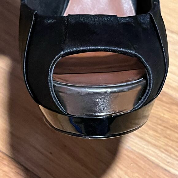 BCBGMAXAZRIA Lauryn Black Pleated Satin Heels - Size 8.5M - Picture 8 of 10